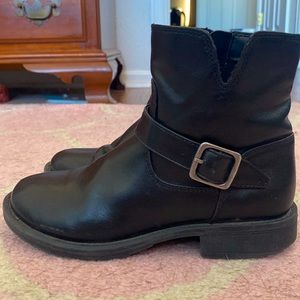 Cat and Jack Size 2 Black Boots